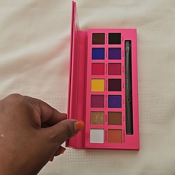 HP Alyssa Edwards Anastasia Beverly Hills 14 Shades Eyeshadow Palette Purple - Picture 15 of 16